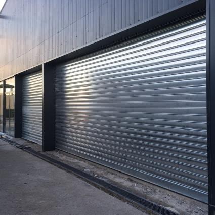 Rideau métallique motorisé